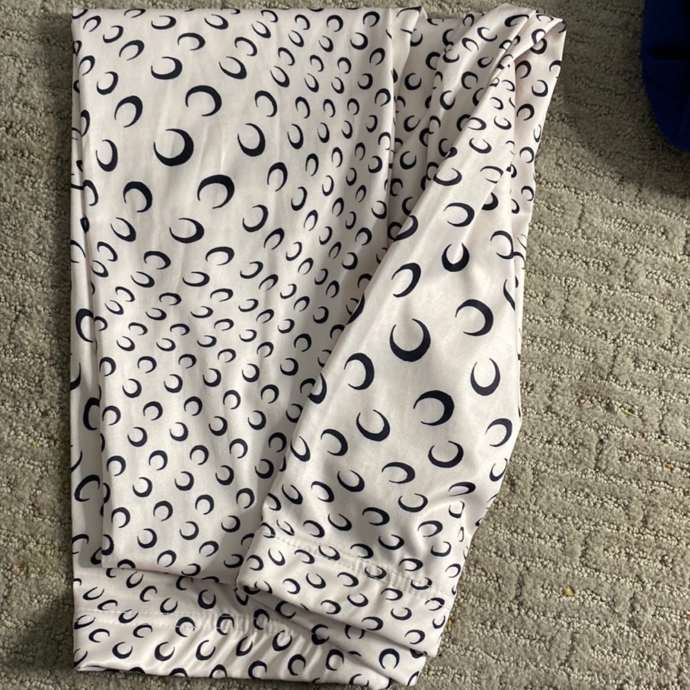 Stretchy Nice material Leggings WITH MATCHING SHIRT